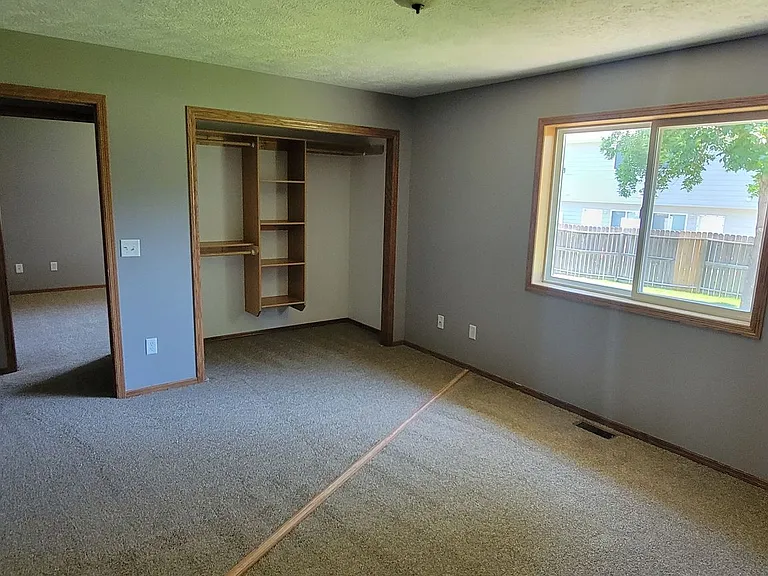 5006 S Baneberry Ave — Photo 8