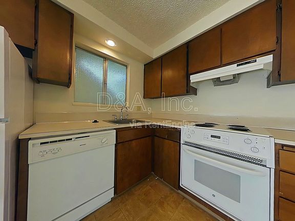 5th image of 437 NW 11th St APT 5