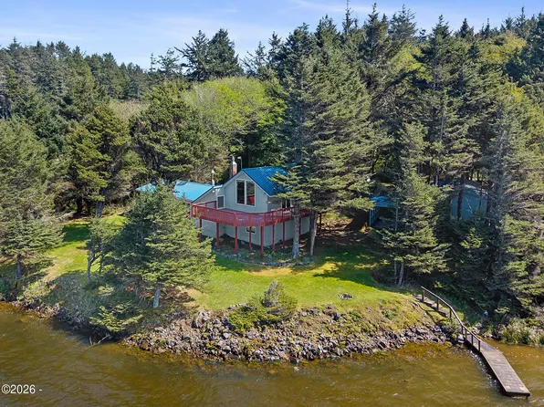 6250 13th St NW, Tillamook, OR 97141