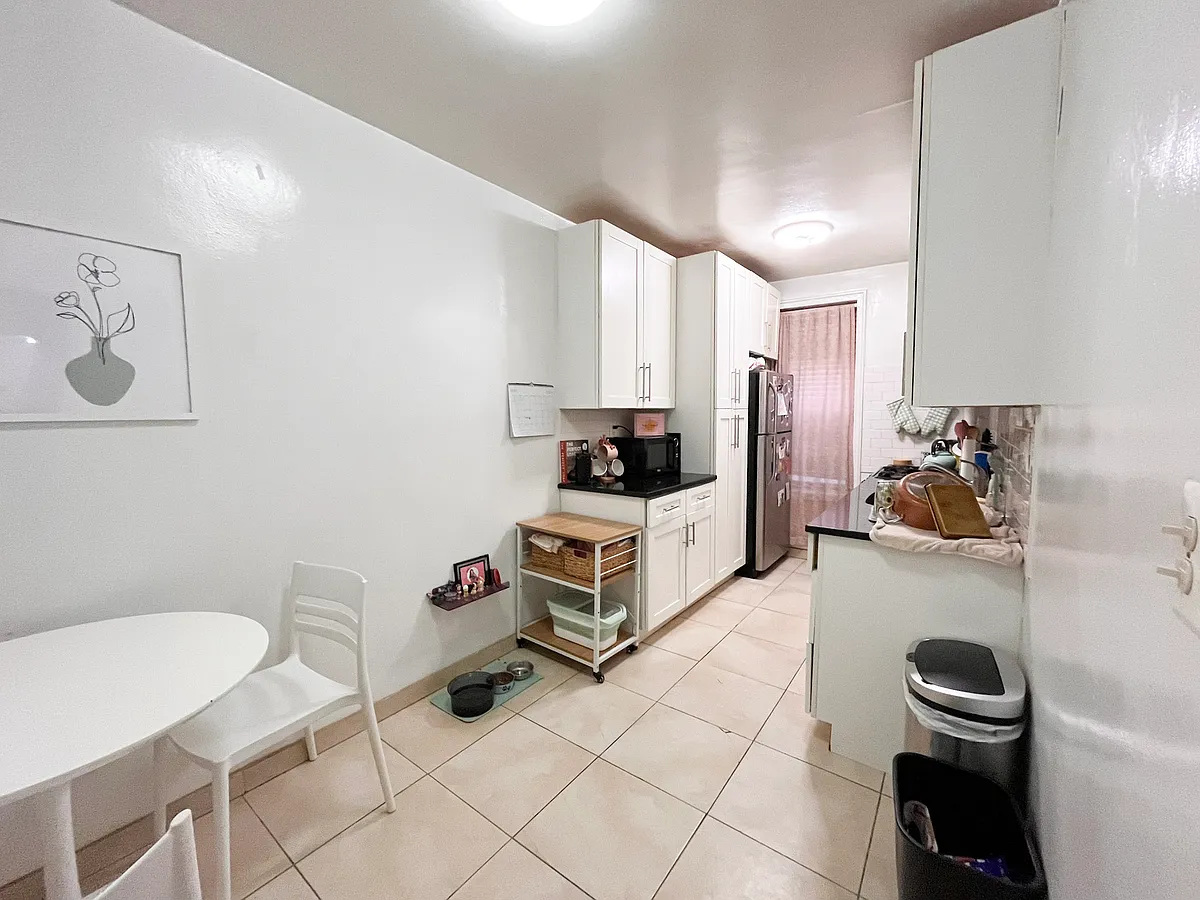 Building Photo - 30-75 34th St #1D