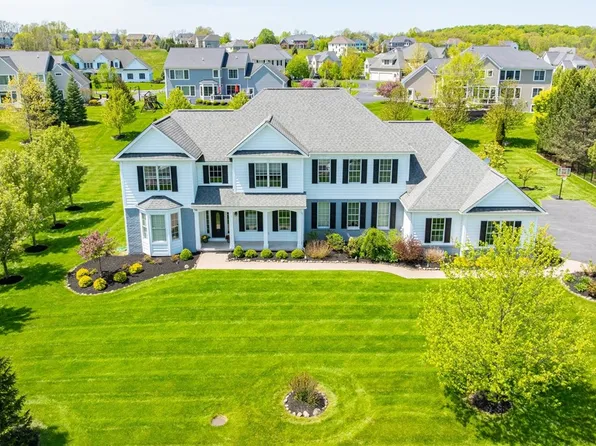 36 Amber Hill Dr, Pittsford, NY 14534