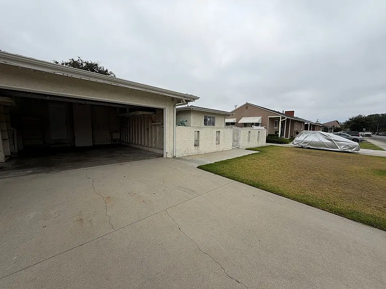 2221 Faust Ave — Photo 33