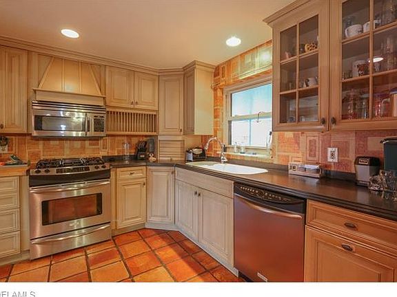 2nd image of 6317 Saint Andrews Cir S