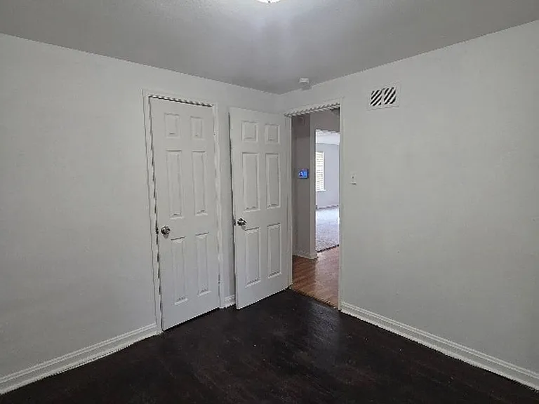 1816 N Hanley Rd — Photo 8