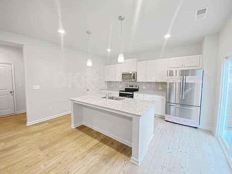 273 Summerwood Ln — Photo 3