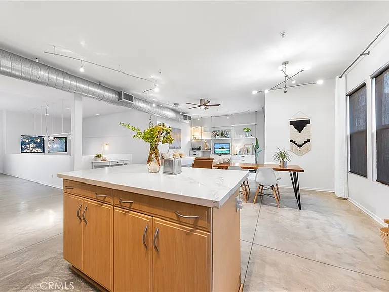 210 N Spurgeon St — Photo 37