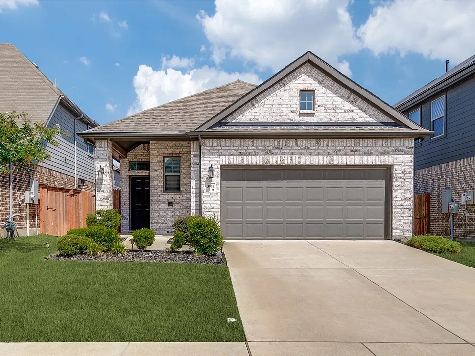 3909 Chesapeake Ln