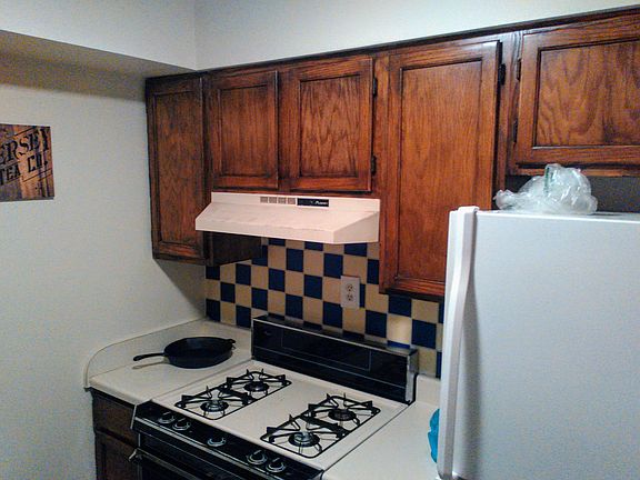5th image of 1005 Woodrow Ave APT 4E