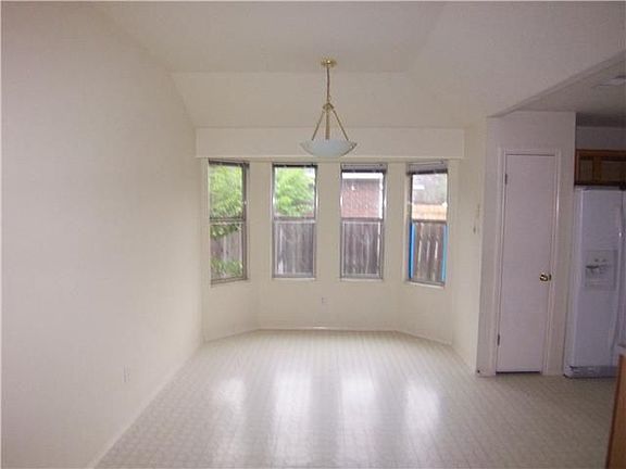 2nd image of 512 Clearcreek Dr