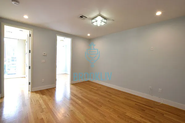 Rented by null | media 5