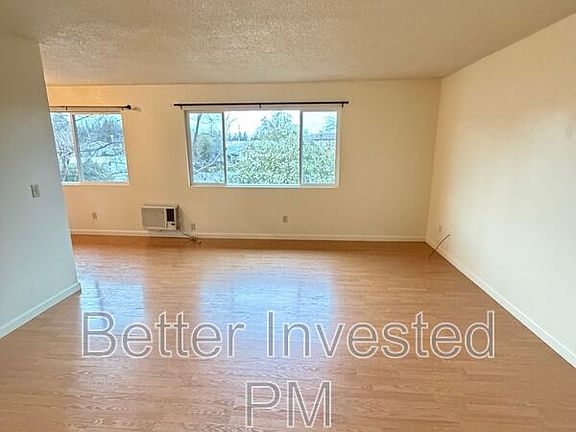 3rd image of 175 Oak Manor Ct APT D