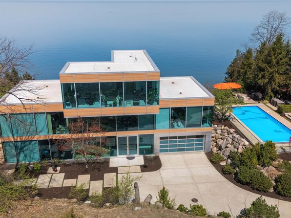50005 High Point Ln, Grand Beach, MI 49117