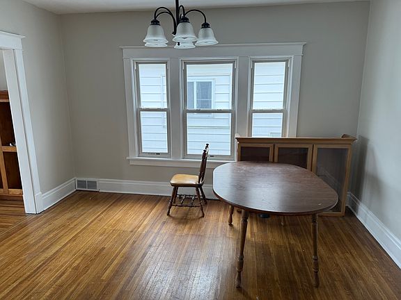 4th image of 299 Commonwealth Ave