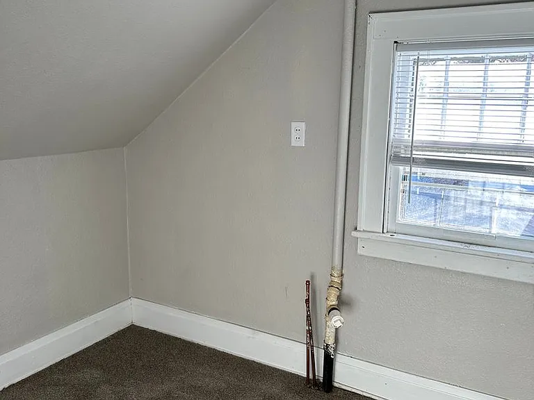 House- NE — Photo 11
