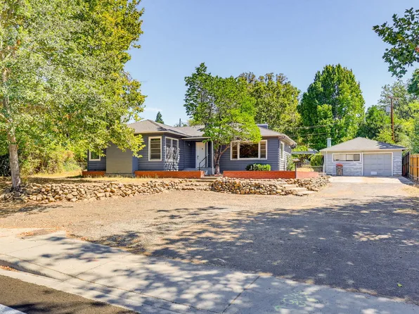 2137 E Jackson St, Medford, OR 97504