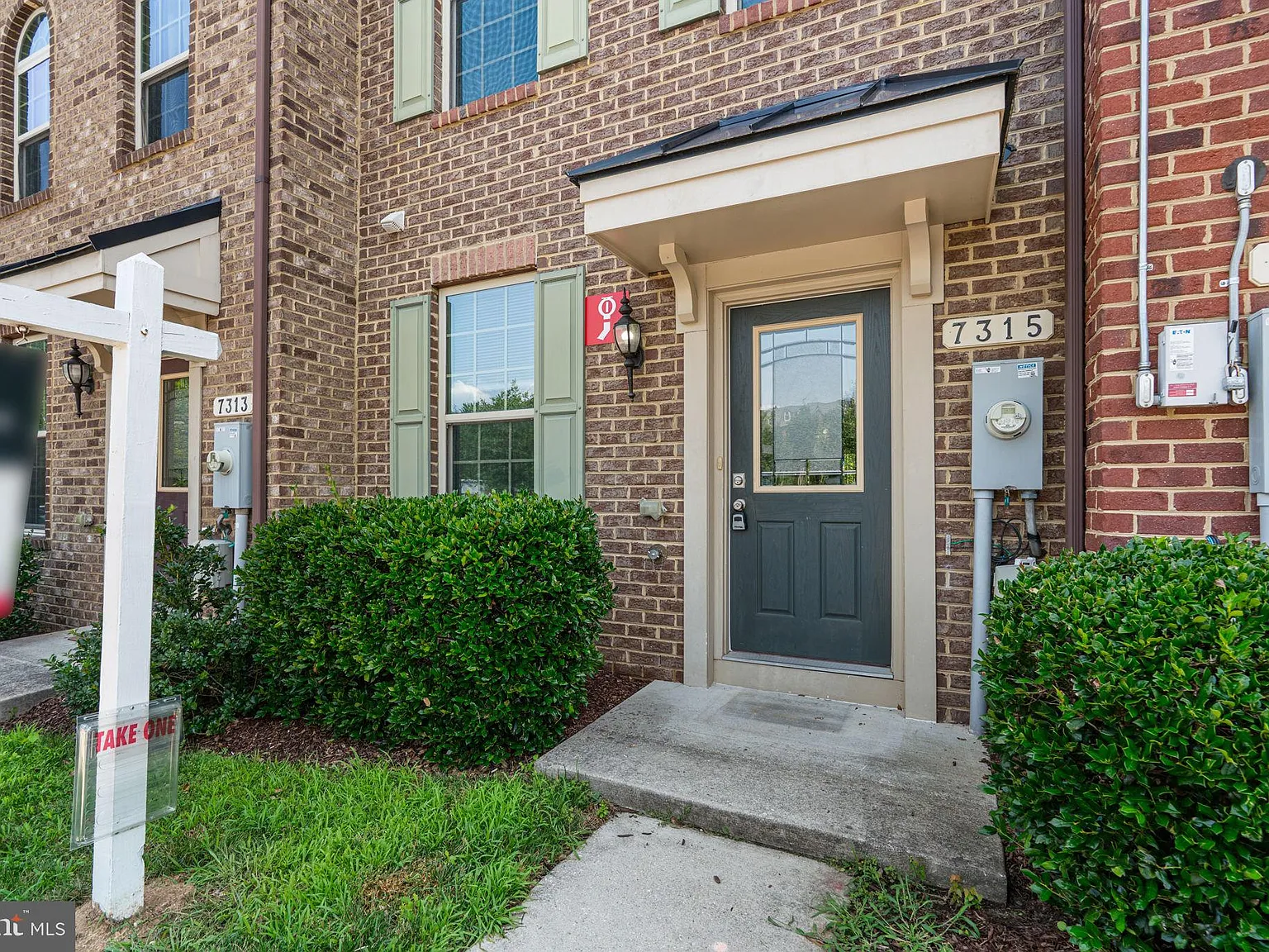 4 bed, 4.0 bath, 2220 sqft, $3,200 — Photo 2