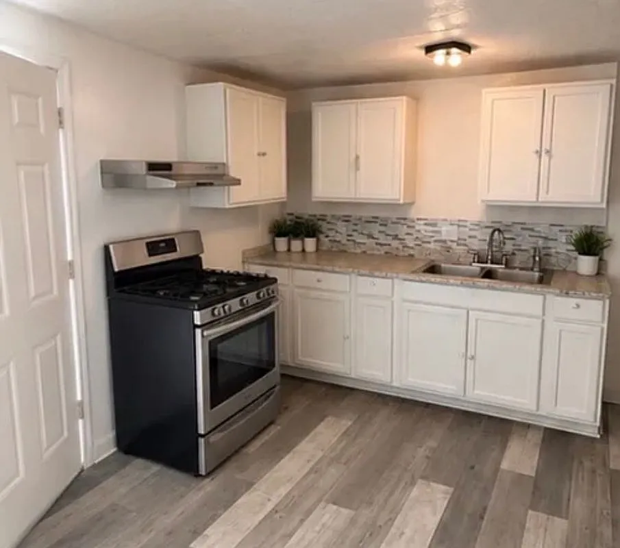 3 bed, 1.0 bath, 1057 sqft, $1,275 — Photo 4