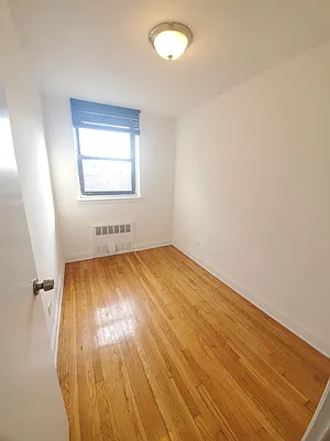 Rented by Smart NY Realty LLC | media 9