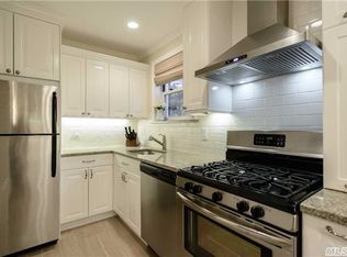 38 Edwards St APT 1A, Roslyn Heights, NY 11577
