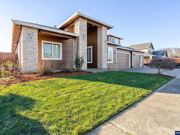 2nd image of 2998 NE Zuhlke Ln