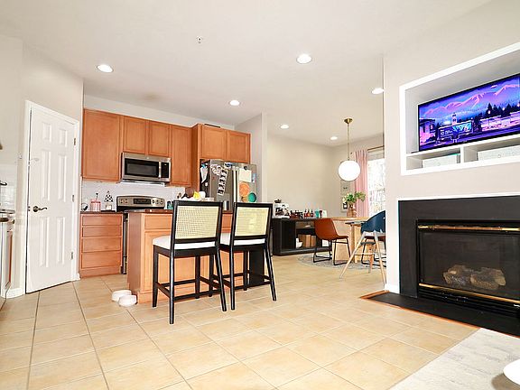 2nd image of 808 Emory Ct