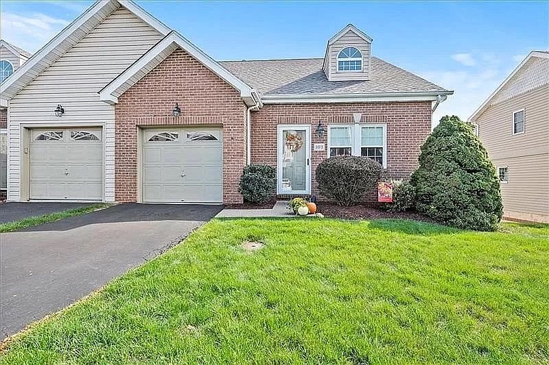 1st image of 103 Paddock Ln