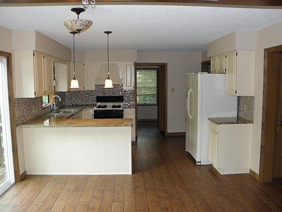 5th image of 144 Briarwood Dr