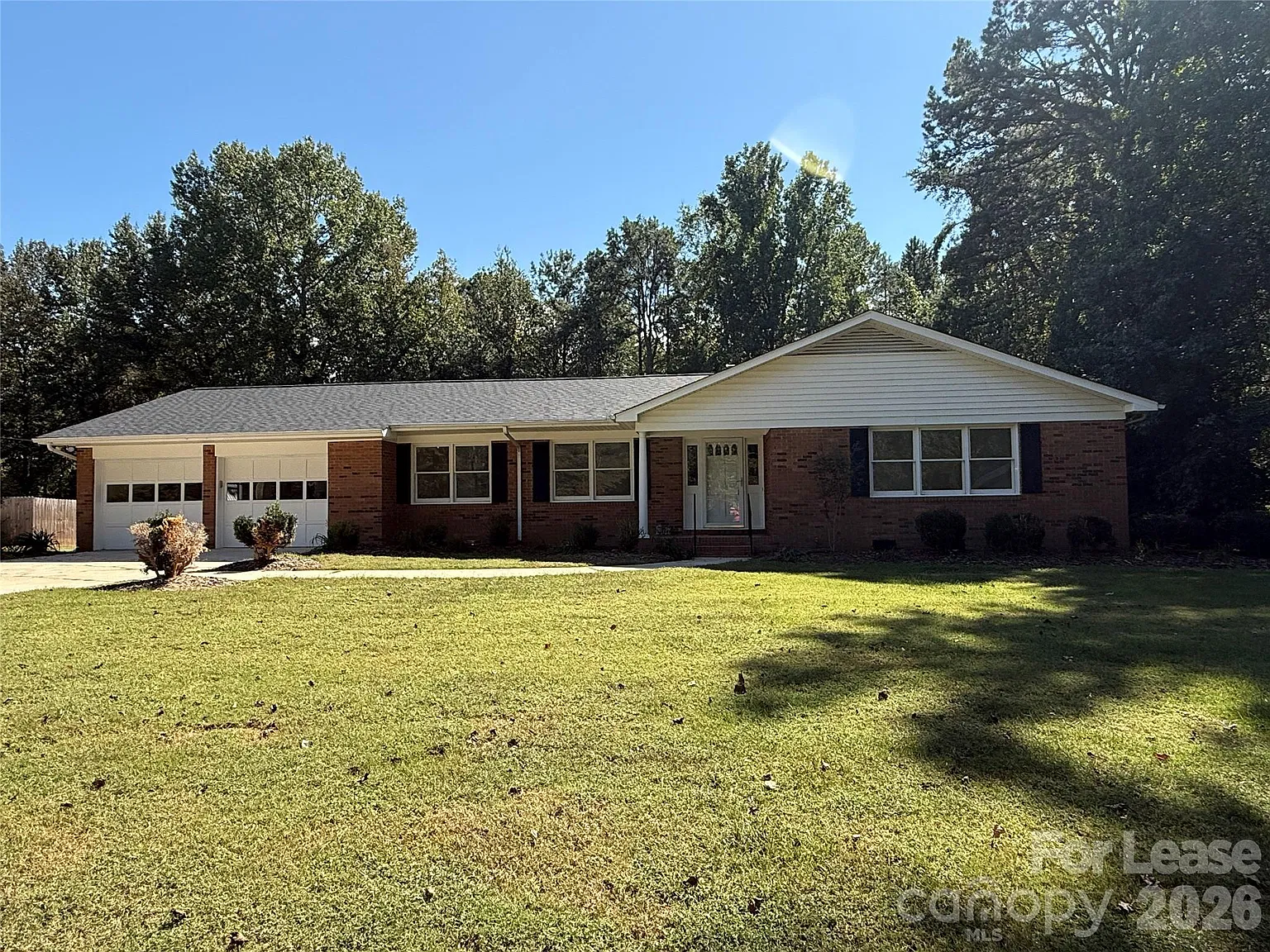 3 bed, 2.0 bath, 2071 sqft, $2,200 — Photo 2
