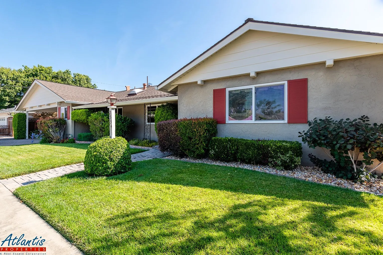 2534 Cherry Ave photo 1