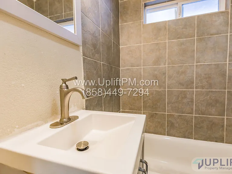 4827 Castle Ave — Photo 16