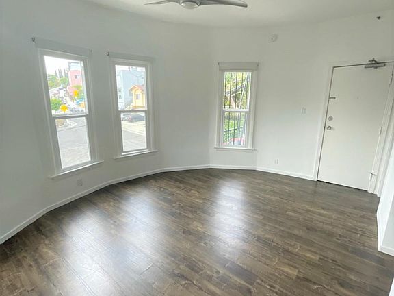 3rd image of 3209 Descanso Dr APT 20