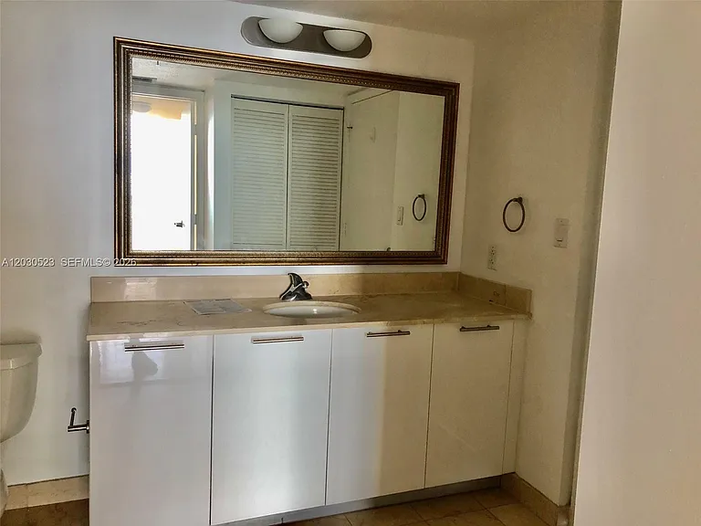1800 N Bayshore Dr #605 — Photo 13