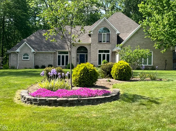 3948 S Woodfield Dr, New Palestine, IN 46163