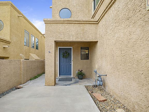 2nd image of 10009 Del Chaparral Ct NE