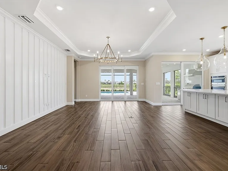 26801 Victoria Pl — Photo 12