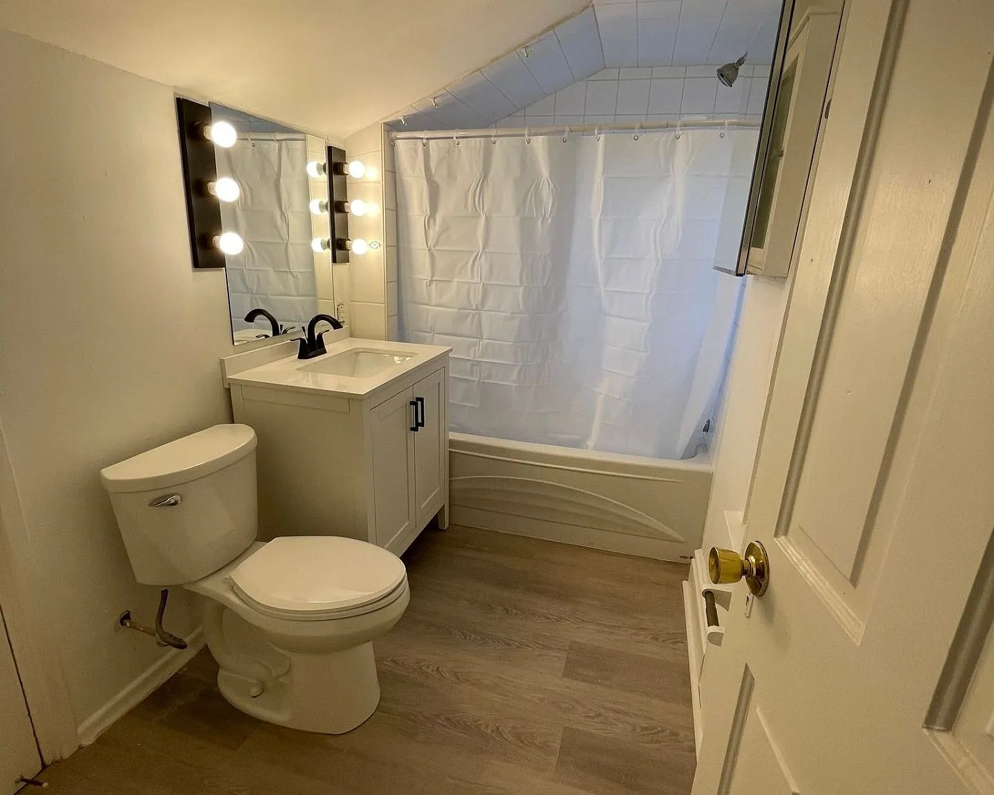 2 bed, $2,000 — Photo 3
