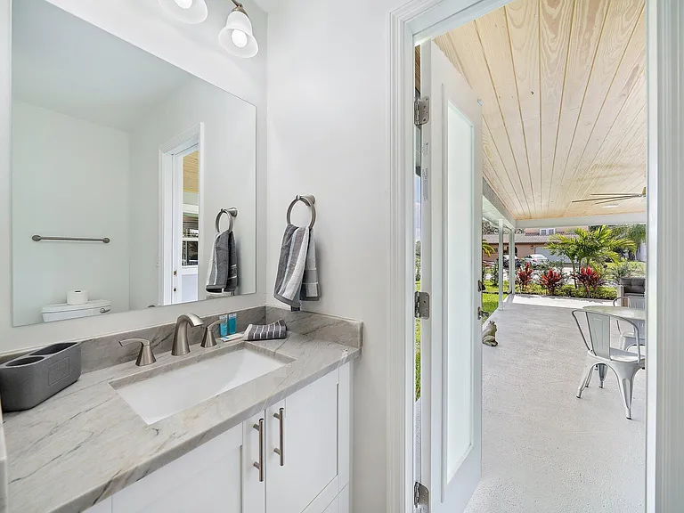 1342 Essex Dr — Photo 39