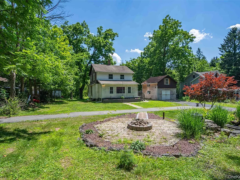 22 Lime Kiln Rd — Photo 1