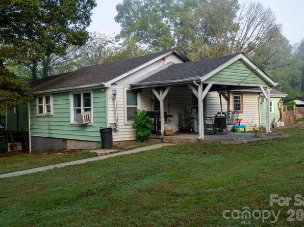 1219 Peak Pl NW, Lenoir, NC 28645