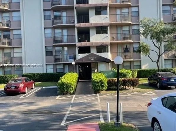 2701 Riverside Dr APT 202-B, Coral Springs, FL 33065