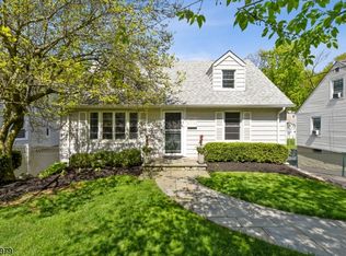 17 Hughes Pl, Summit, NJ 07901