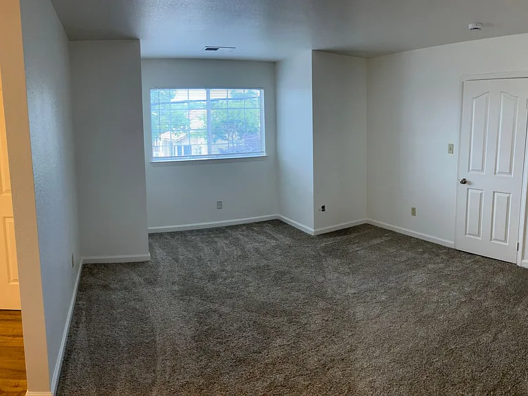 2704 Snyder Ave — Photo 15