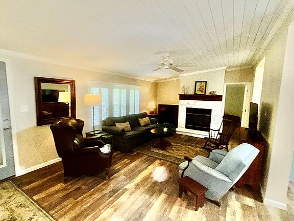 5th image of 622 Lakeside Dr