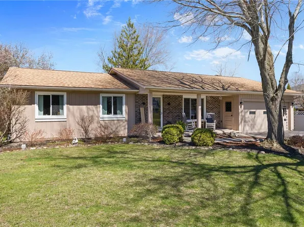 58 Hidden Spring Cir, Rochester, NY 14616
