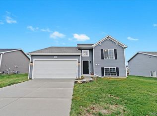 3103 Ivy Wood Cir, Howell, MI 48855