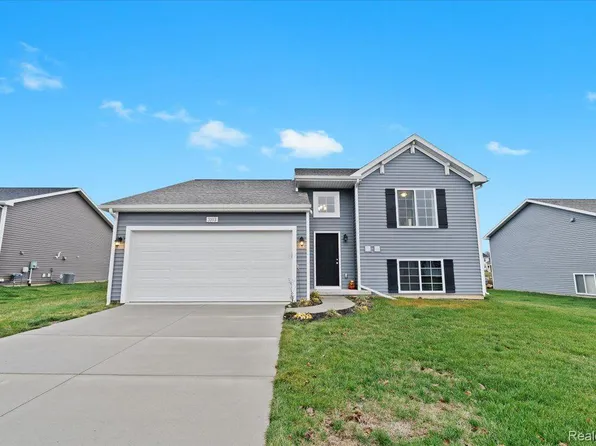 3103 Ivy Wood Cir, Howell, MI 48855