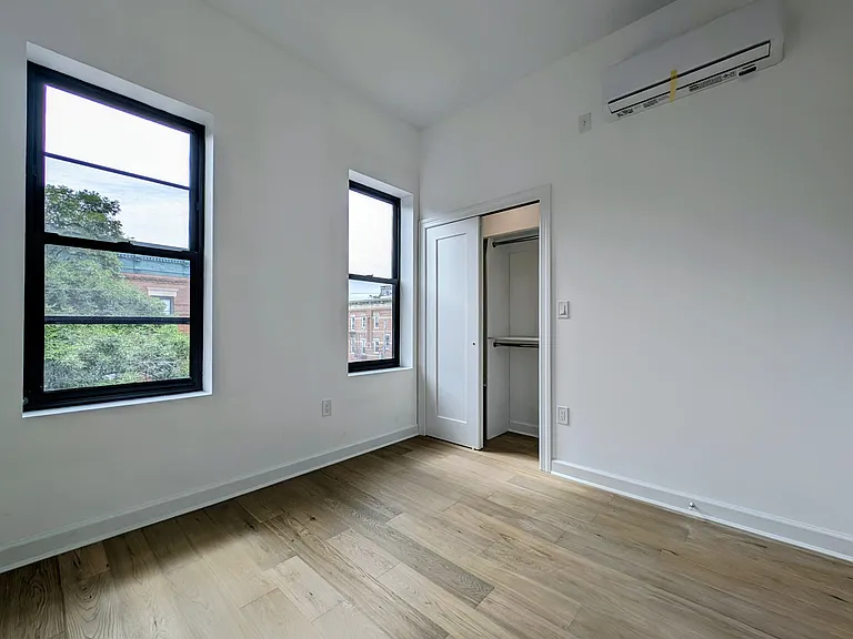 1701 Gates Ave #3R — Photo 8