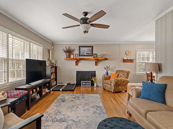 3rd image of 503 Sunset Drive