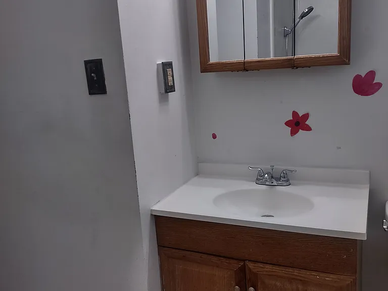 902 Russell Ct W — Photo 15