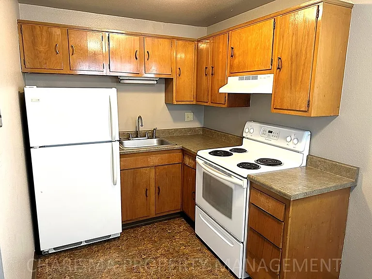 605 W 17th St #4 — Photo 8